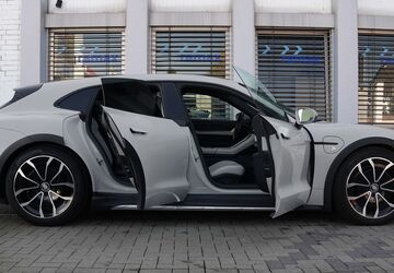 Porsche Taycan 33.000 km 75.500 &euro; Hürth (bei Köln) 50354