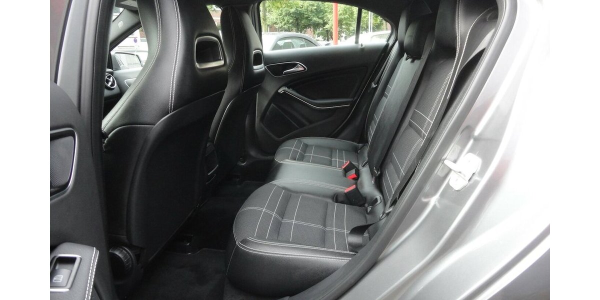 Mercedes-Benz A 180 Urban Autom.Navi Klima PDC SHZ 2.Hd S.Heft 69.000 km 15.999 &euro; Neuss 41462