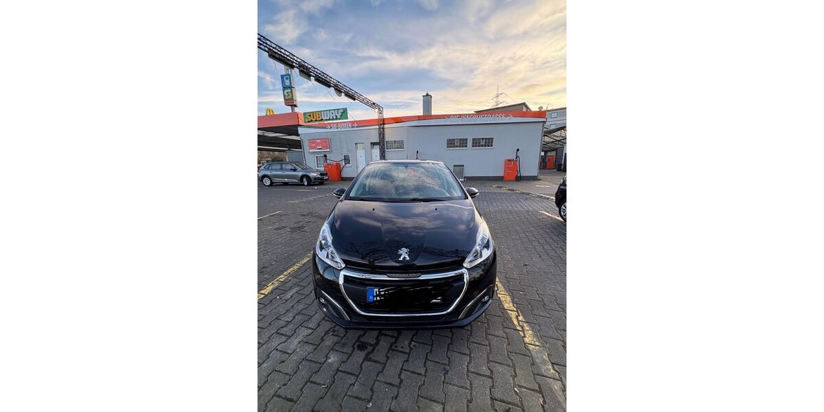 Peugeot 208 129.300 km 5.600 &euro; Köln 51145