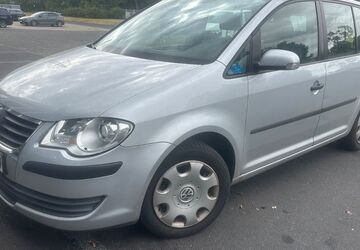 VW Touran 304.000 km 2.699 &euro; Düsseldorf 40231