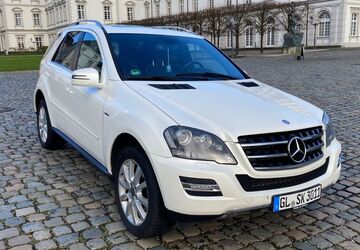 Mercedes-Benz ML 350 244.000 km 13.000 &euro; Bergisch Gladbach 51429