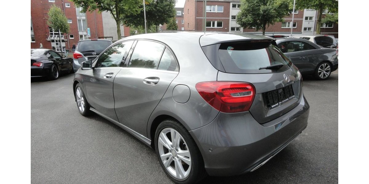 Mercedes-Benz A 180 Urban Autom.Navi Klima PDC SHZ 2.Hd S.Heft 69.000 km 15.999 &euro; Neuss 41462