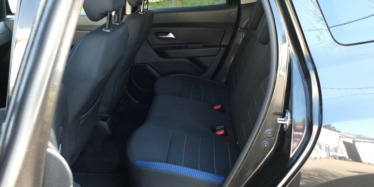 Dacia Duster II CELEBRATION HYBRID NAVI KAMERA 17 ZOLL 63.155 km 12.500 &euro; Köln 50858