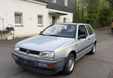 VW Golf 101.400 km 2.900 &euro; Bergisch Gladbach 51469