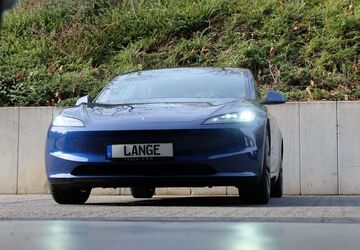 Tesla Model 3 32.475 km 32.980 &euro; Köln 50996