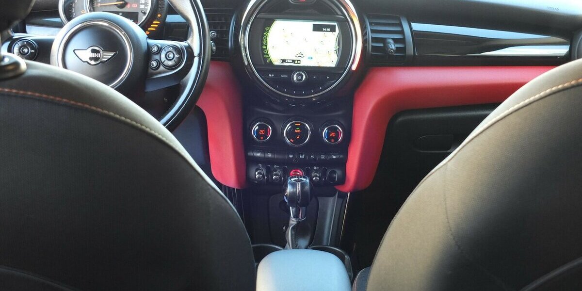 Mini ONE NAVI KLIMAAUT BLUETOOTH PDC 5-TÜRIG 108.788 km 9.904 &euro; Köln 50858