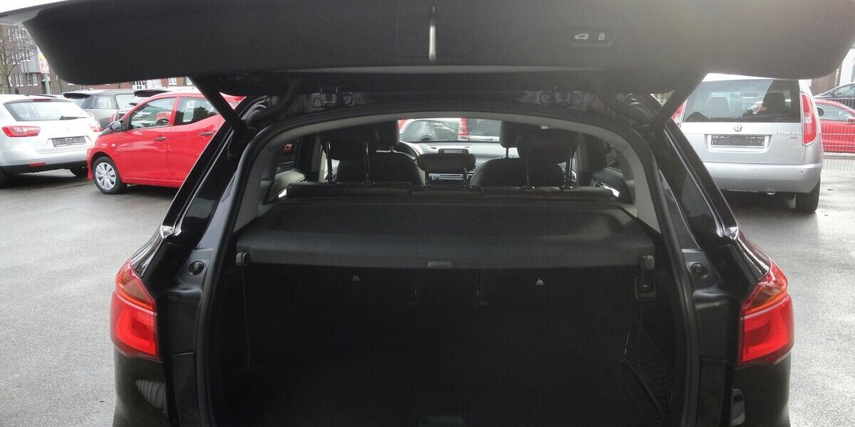 BMW X1 20 d xLine 4x4 Autom Navi Leder SHZ PDC LED 208.000 km 14.999 &euro; Neuss 41462