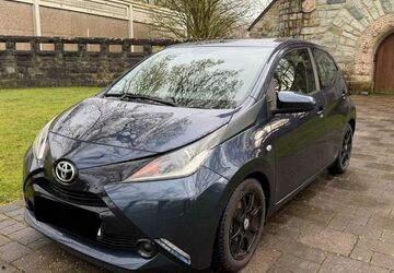Toyota Aygo (X) 85.000 km 5.999 &euro; Remscheid 42853