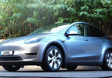 Tesla Model Y 85.581 km 36.700 &euro; Köln 50996