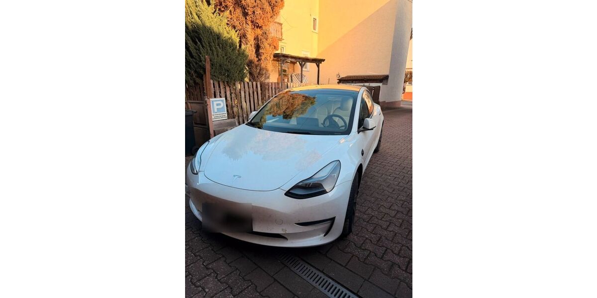 Tesla Model 3 44.000 km 21.990 &euro; Köln 51063