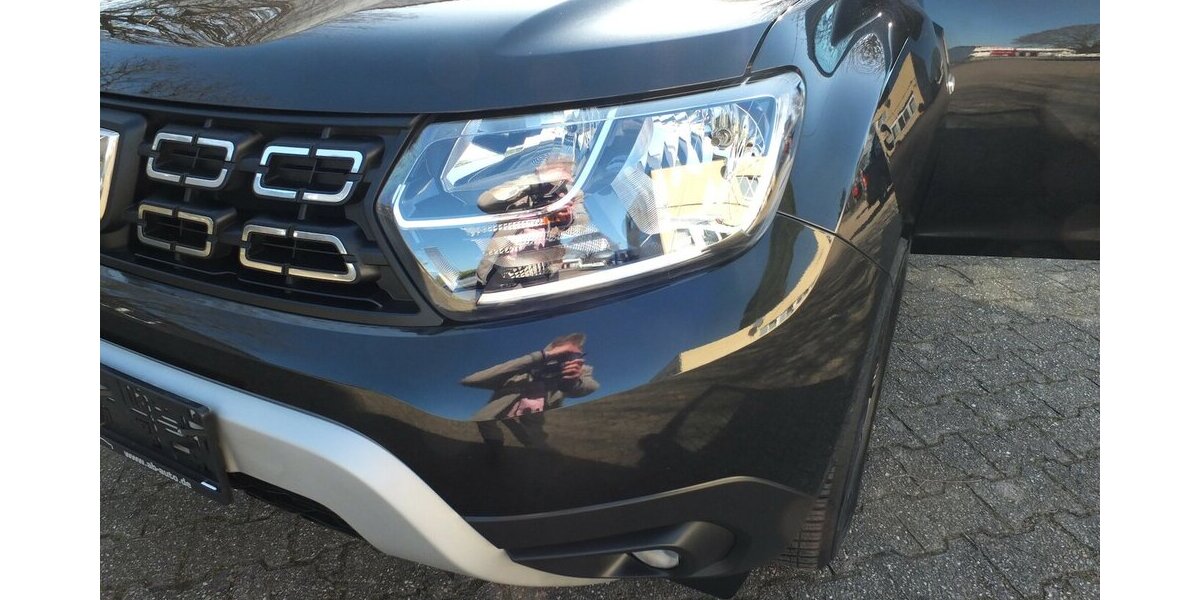 Dacia Duster II CELEBRATION HYBRID NAVI KAMERA 17 ZOLL 63.155 km 12.500 &euro; Köln 50858