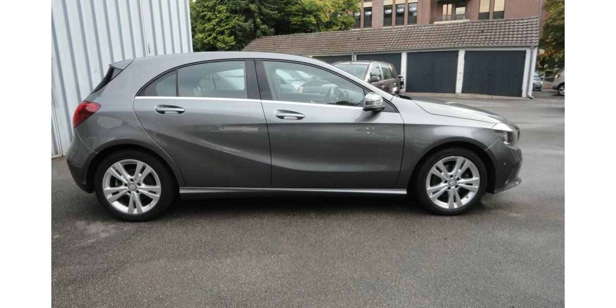 Mercedes-Benz A 180 Urban Autom.Navi Klima PDC SHZ 2.Hd S.Heft 69.000 km 15.999 &euro; Neuss 41462