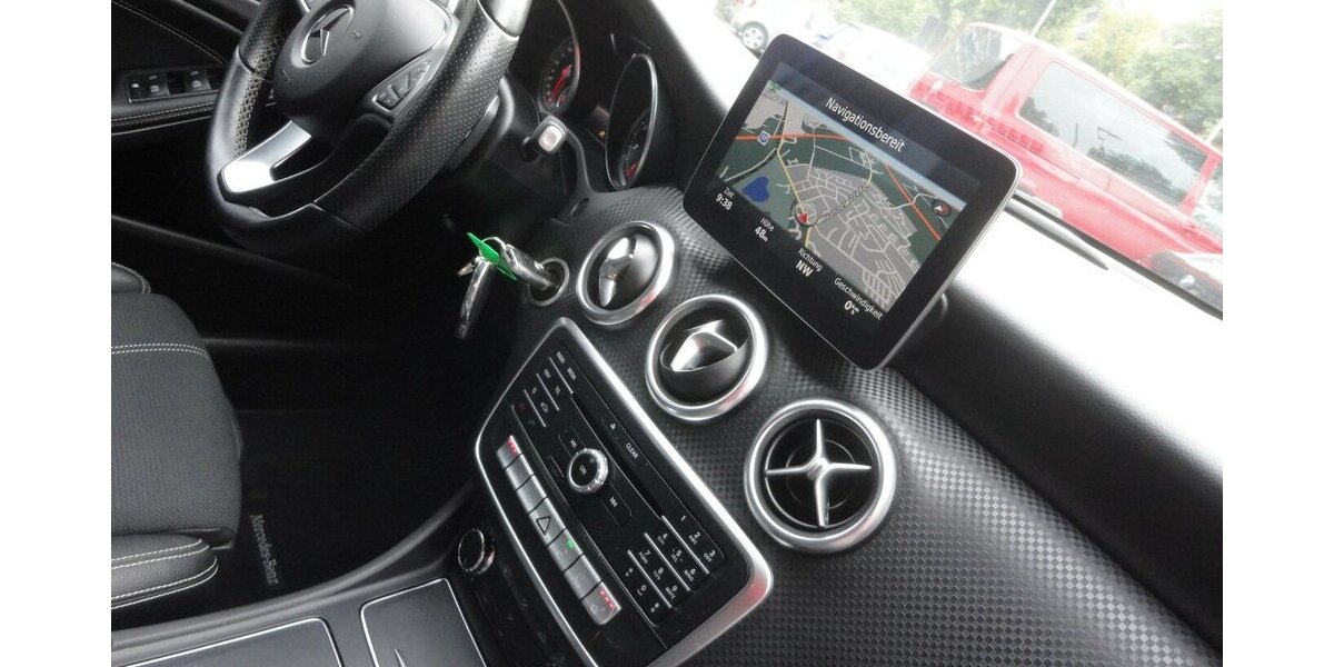 Mercedes-Benz A 180 Urban Autom.Navi Klima PDC SHZ 2.Hd S.Heft 69.000 km 15.999 &euro; Neuss 41462