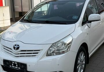 Toyota Verso 155.000 km 6.940 &euro; Düsseldorf 40468