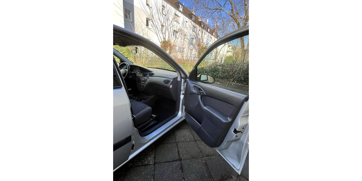 Ford Focus 142.000 km 2.650 &euro; Düsseldorf 40213