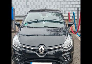 Renault Clio 77.800 km 8.700 &euro; dusseldorf 40223