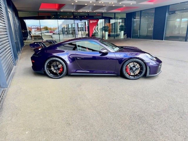 Porsche 992 2.500 km 242.500 &euro; Köln 50999
