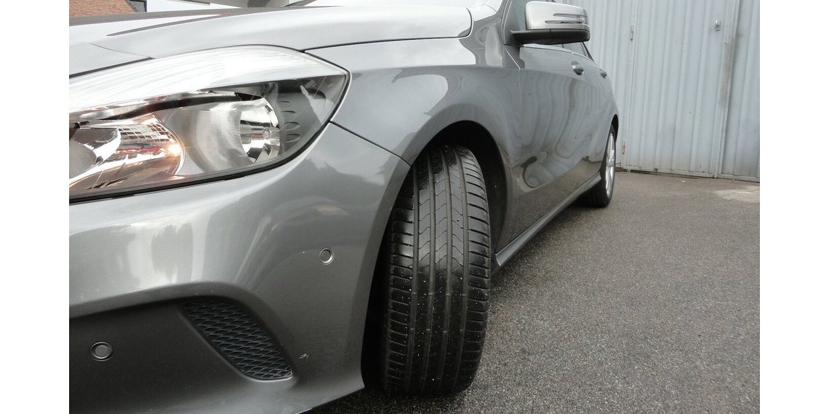 Mercedes-Benz A 180 Urban Autom.Navi Klima PDC SHZ 2.Hd S.Heft 69.000 km 15.999 &euro; Neuss 41462