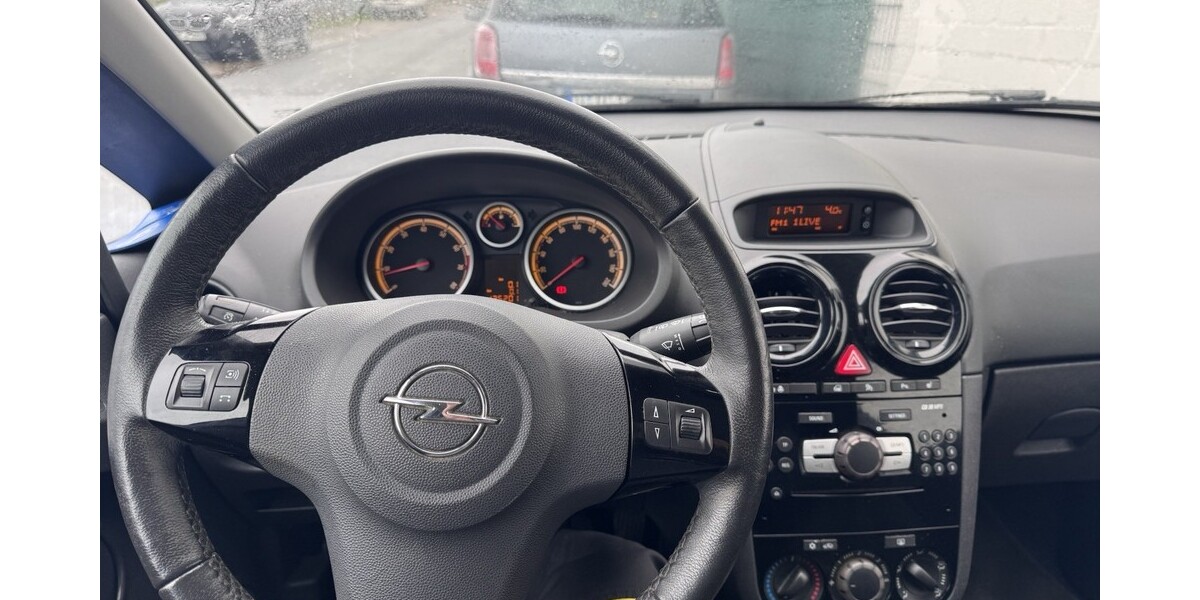 Opel Corsa D 135.201 km 3.290 &euro; Düsseldorf 40213