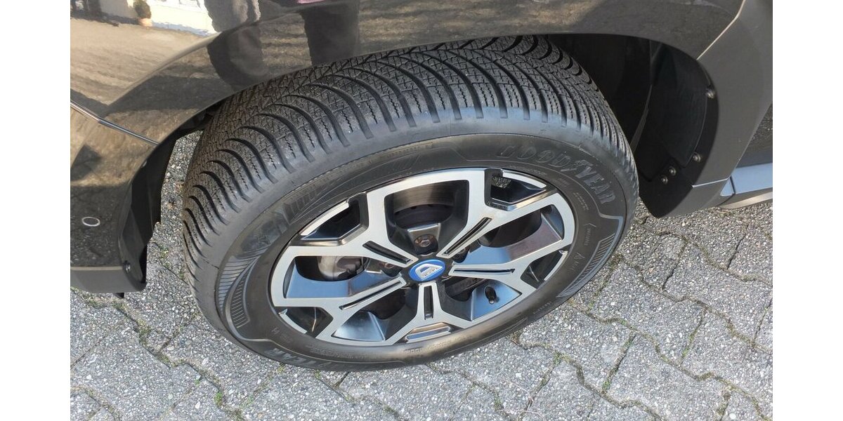 Dacia Duster II CELEBRATION HYBRID NAVI KAMERA 17 ZOLL 63.155 km 12.500 &euro; Köln 50858