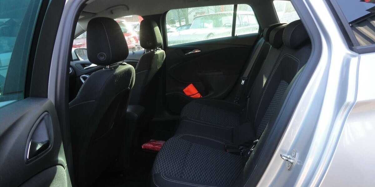 Opel Astra Edition 1,4 Klimatr. PDC V+H Allwetter Shz 90.000 km 8.990 &euro; Neuss 41462