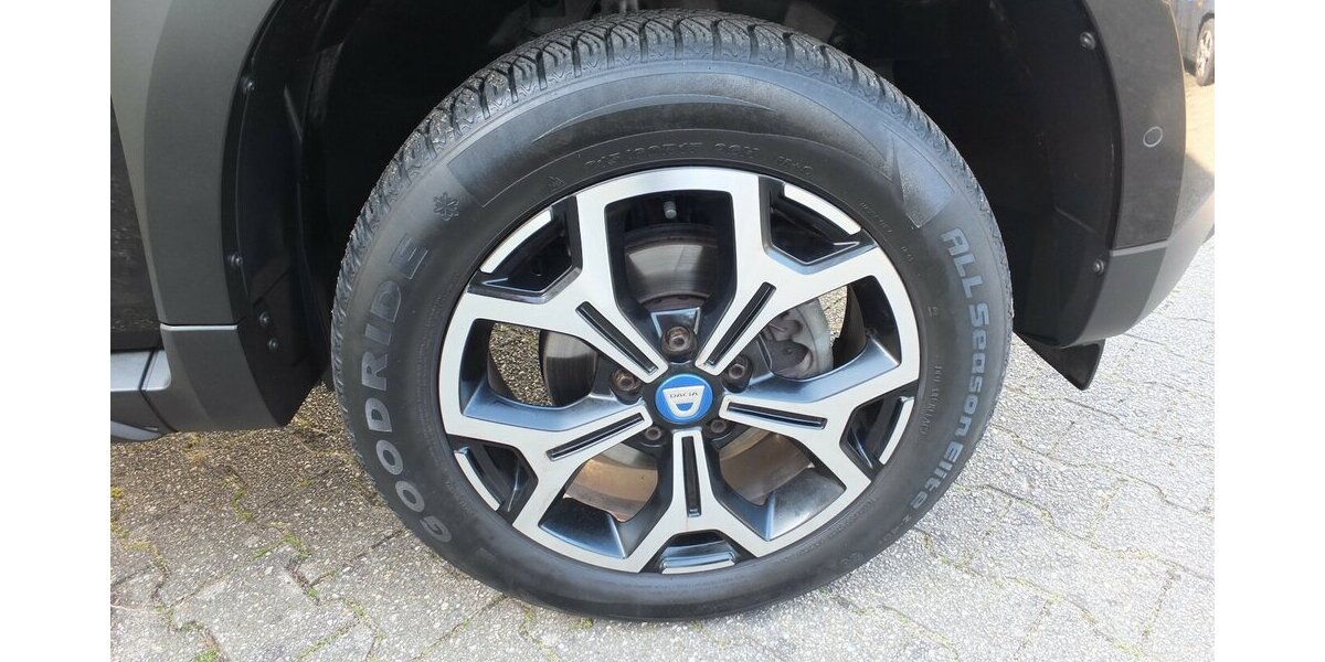 Dacia Duster II CELEBRATION HYBRID NAVI KAMERA 17 ZOLL 63.155 km 12.500 &euro; Köln 50858