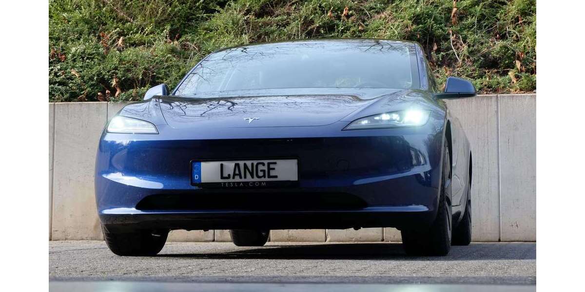 Tesla Model 3 32.475 km 32.980 &euro; Köln 50996