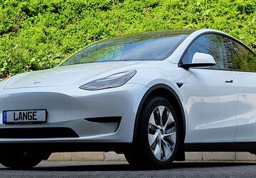 Tesla Model Y 39.168 km 40.980 &euro; Köln 50996