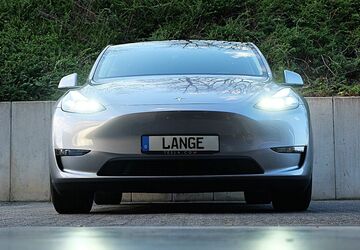 Tesla Model Y 38.170 km 32.980 &euro; Köln 50996
