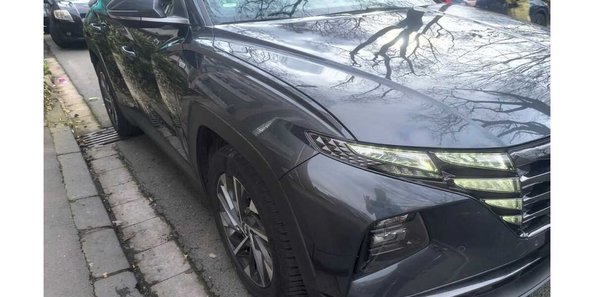 Hyundai TUCSON 268.600 km 15.399 &euro; Neuss 41460