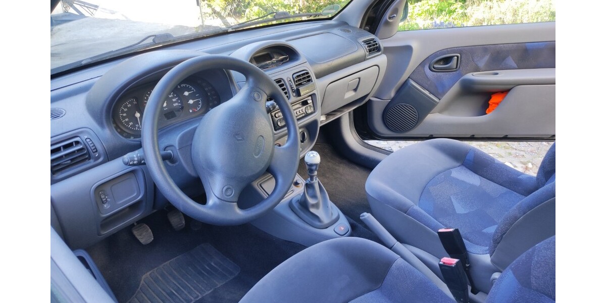 Renault Clio 122.280 km 1.900 &euro; Solingen 42651