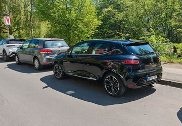 Renault Clio 77.800 km 8.200 &euro; dusseldorf 40223