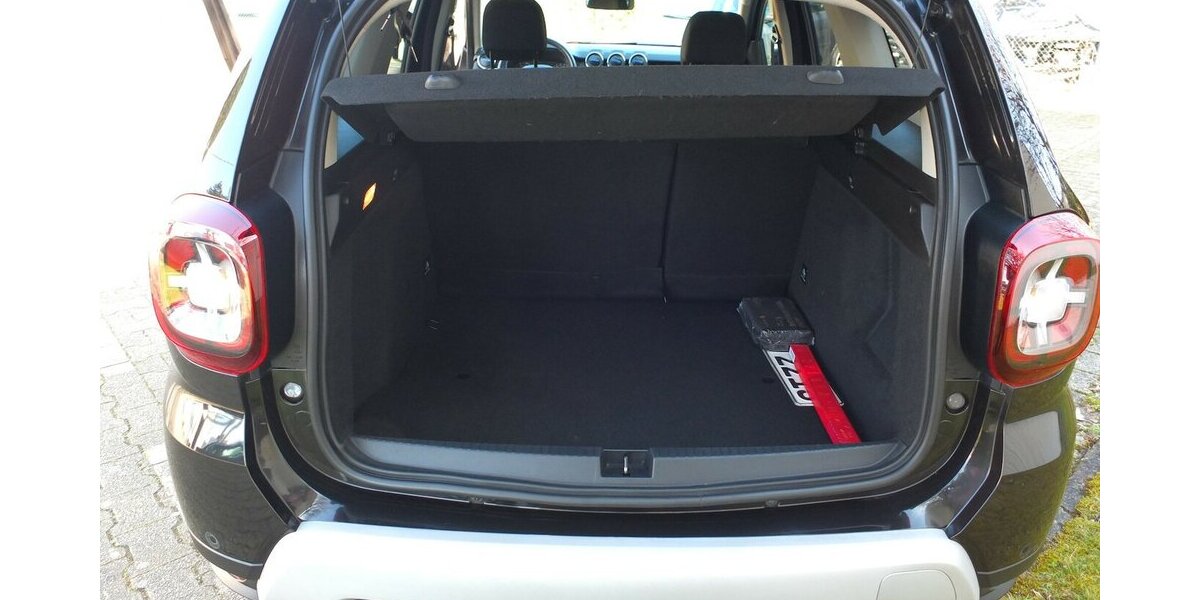 Dacia Duster II CELEBRATION HYBRID NAVI KAMERA 17 ZOLL 63.155 km 12.500 &euro; Köln 50858