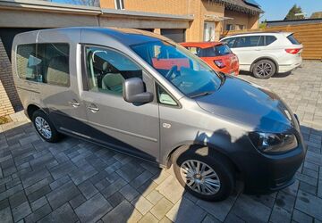 VW Caddy 114.000 km 9.890 &euro; Neuss 41470