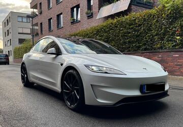 Tesla Model 3 31.493 km 48.999 &euro; Leverkusen 51379