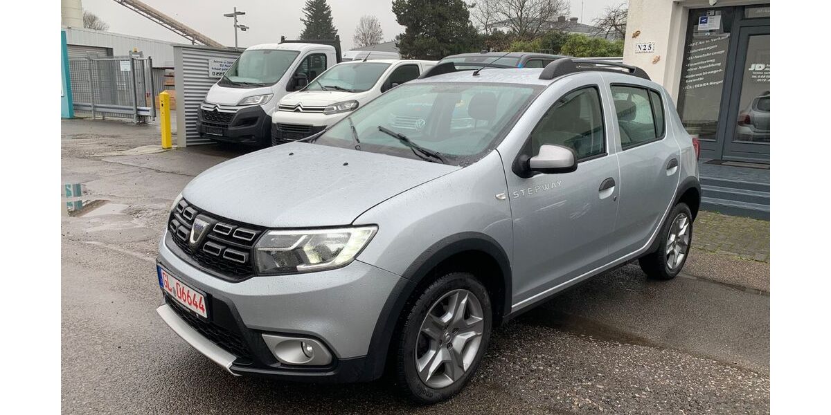 Dacia Sandero 81.000 km 7.999 &euro; Bergisch Gladbach 51465