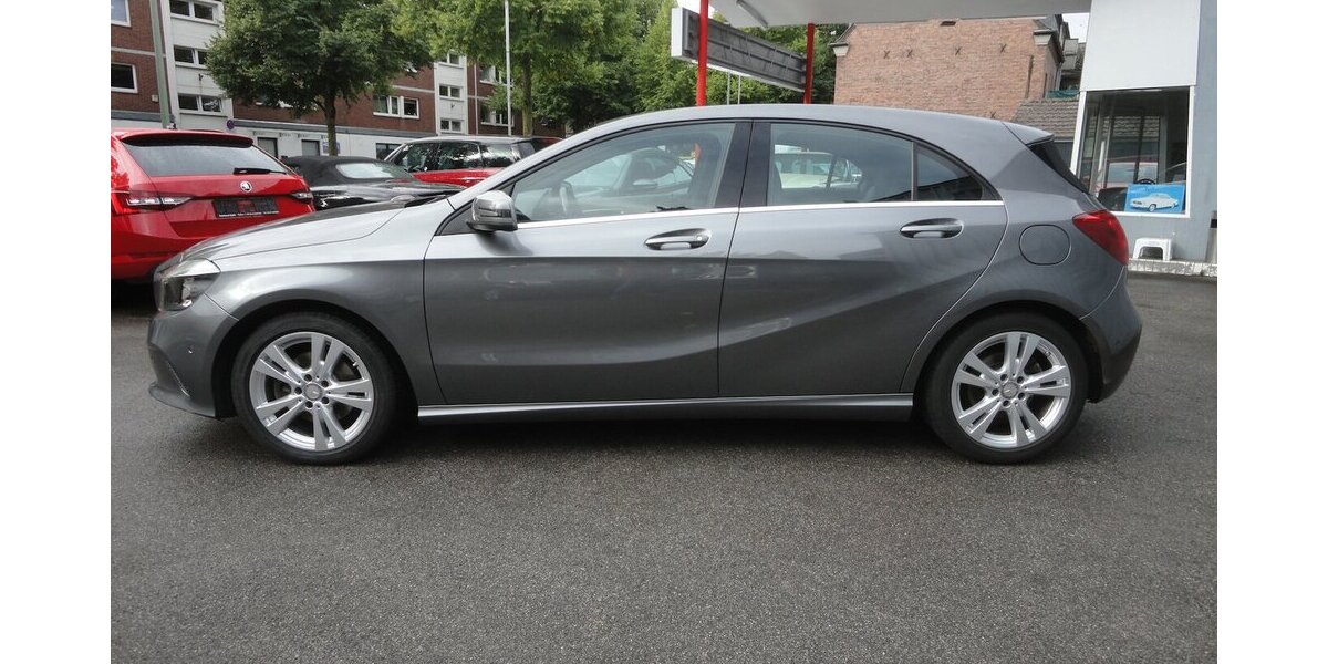 Mercedes-Benz A 180 Urban Autom.Navi Klima PDC SHZ 2.Hd S.Heft 69.000 km 15.999 &euro; Neuss 41462