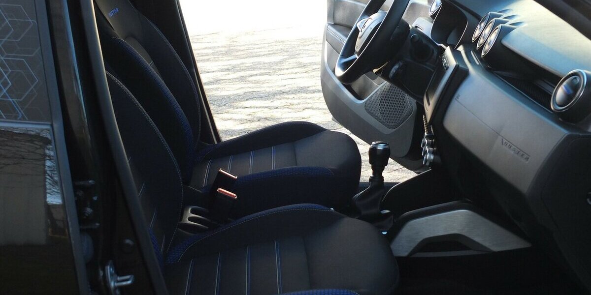 Dacia Duster II CELEBRATION HYBRID NAVI KAMERA 17 ZOLL 63.155 km 12.500 &euro; Köln 50858