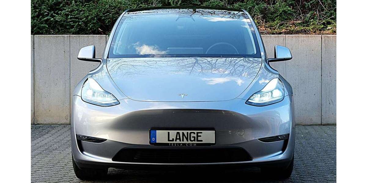 Tesla Model Y 38.170 km 32.980 &euro; Köln 50996