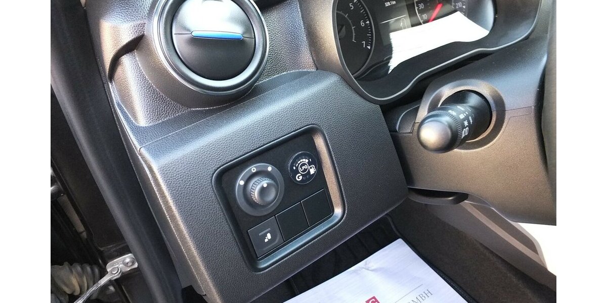 Dacia Duster II CELEBRATION HYBRID NAVI KAMERA 17 ZOLL 63.155 km 12.500 &euro; Köln 50858